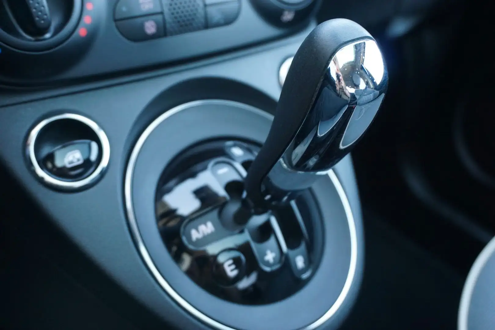 Fiat 500 Automatik*Panorama*Navi*PDC Schwarz - 2