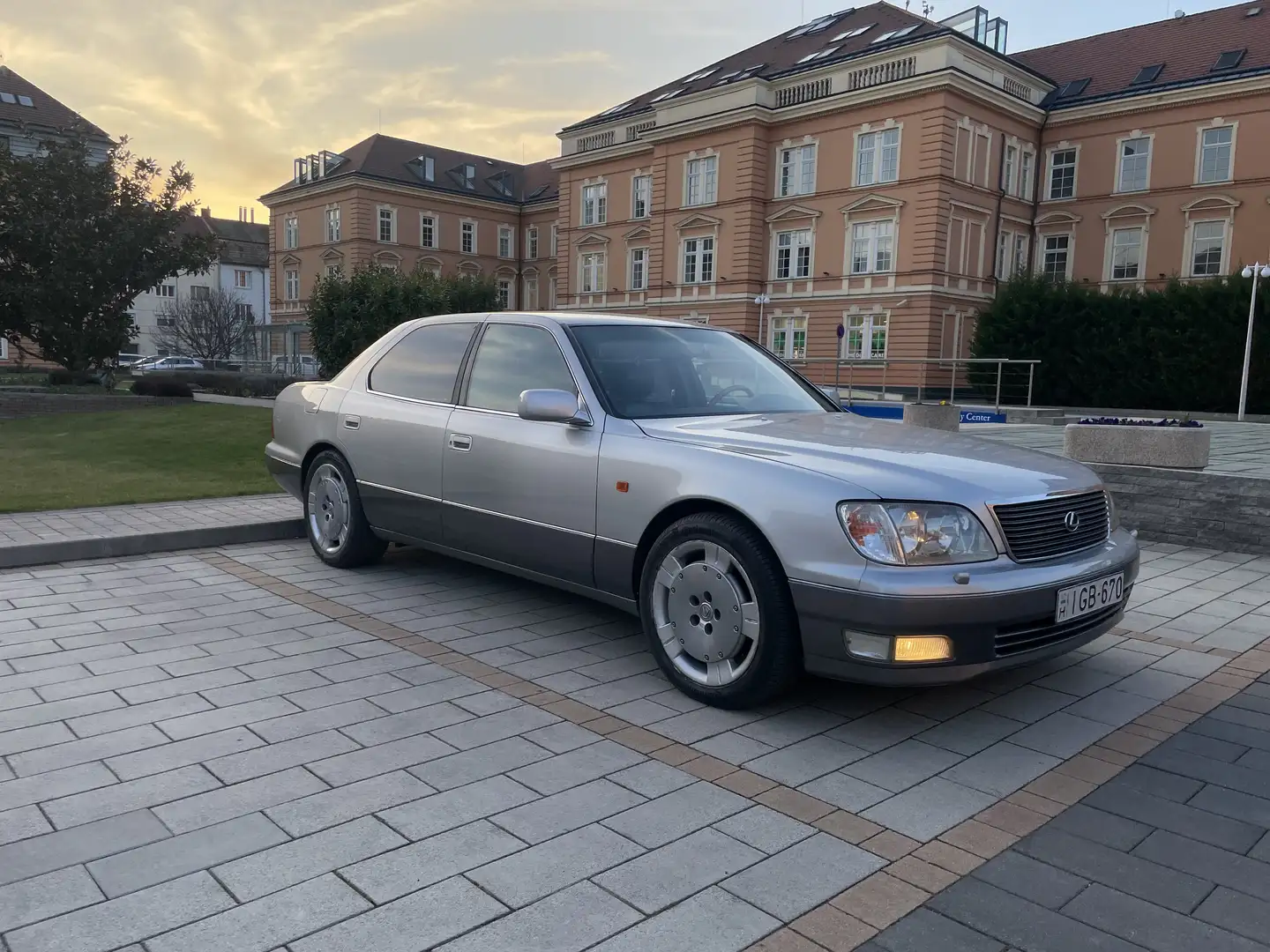 Lexus LS 400 Ucf20 - 1