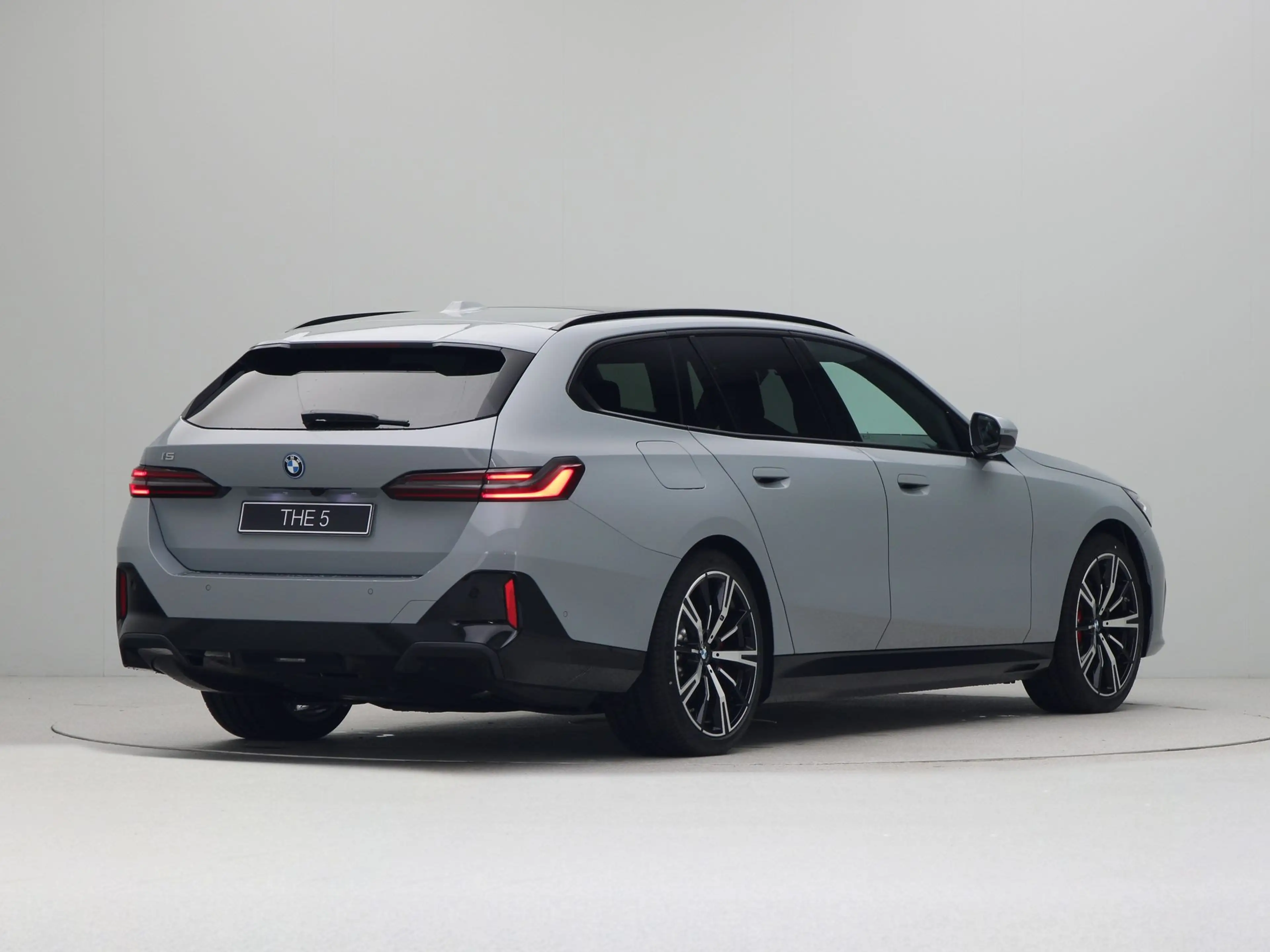 BMW i5 Touring eDrive40 M Sport Pro 84 kWh — photo 8