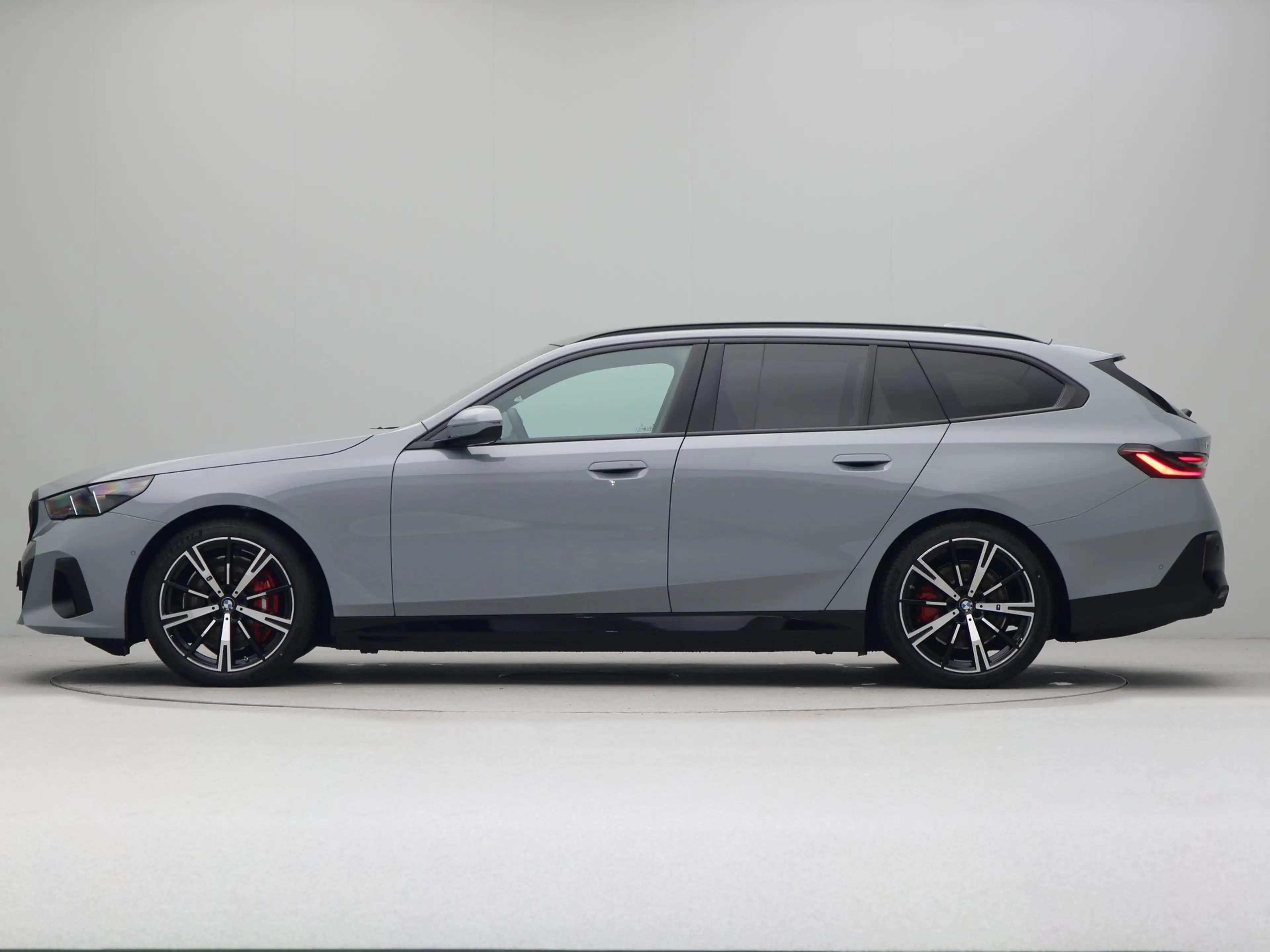 BMW i5 Touring eDrive40 M Sport Pro 84 kWh — photo 11