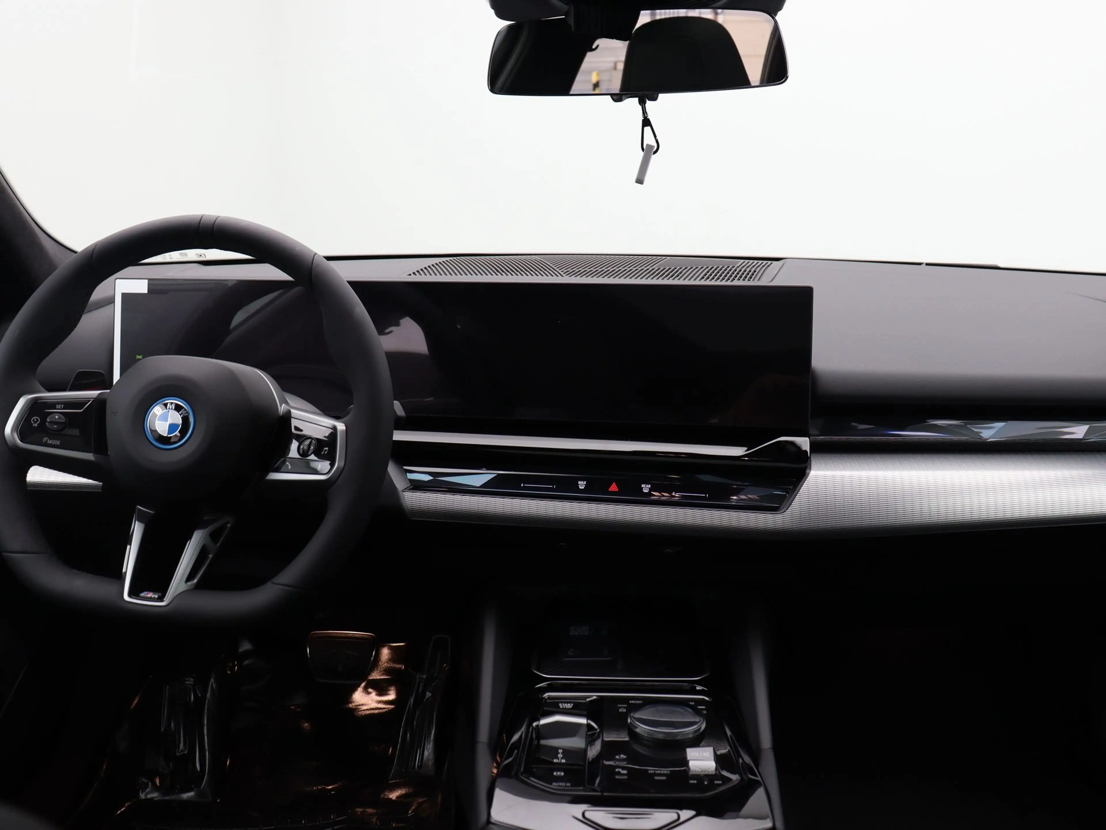 BMW i5 Touring eDrive40 M Sport Pro 84 kWh — photo 12