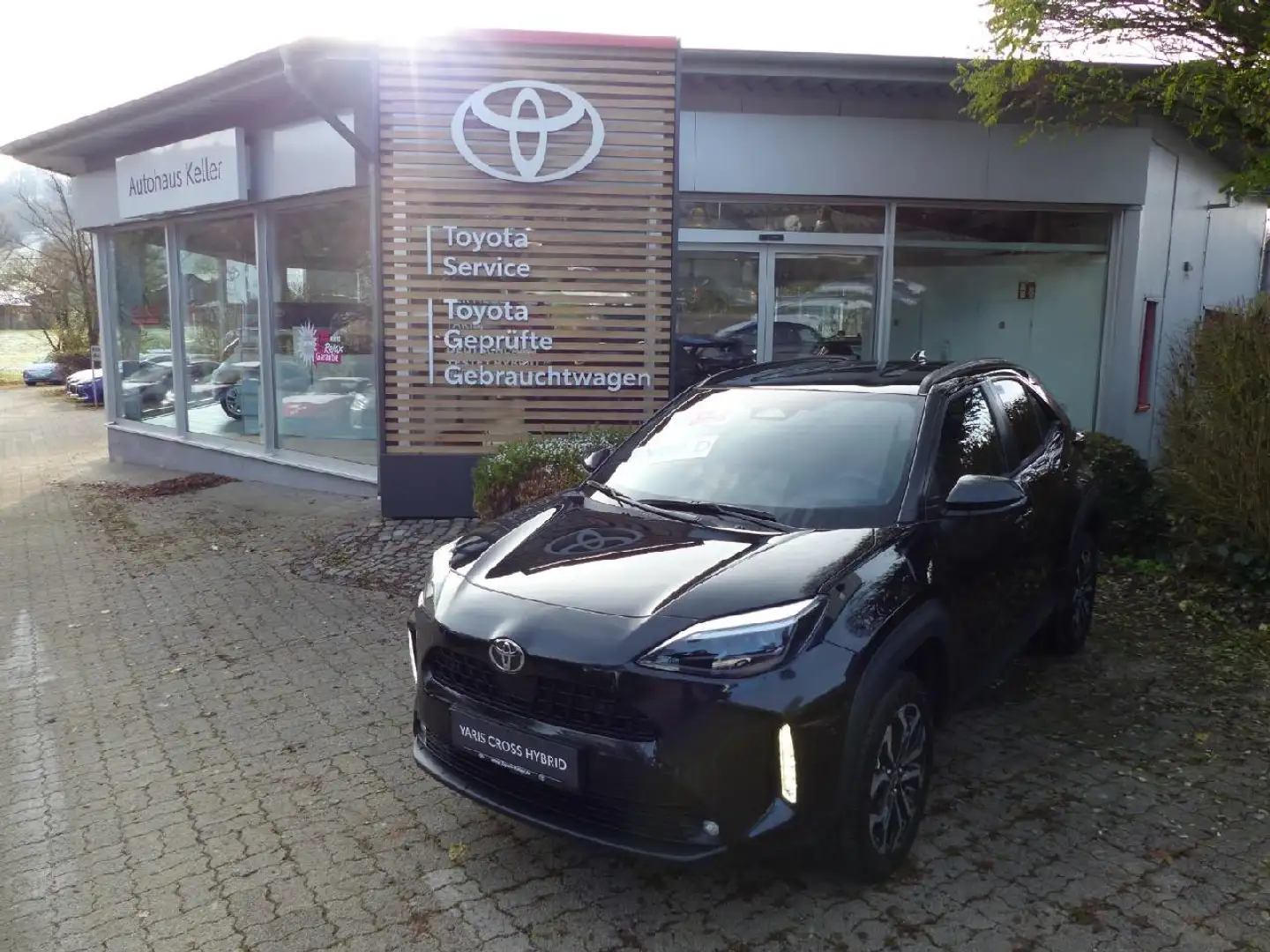 Toyota Yaris Cross Hybrid FWD Teamplayer Schwarz - 1