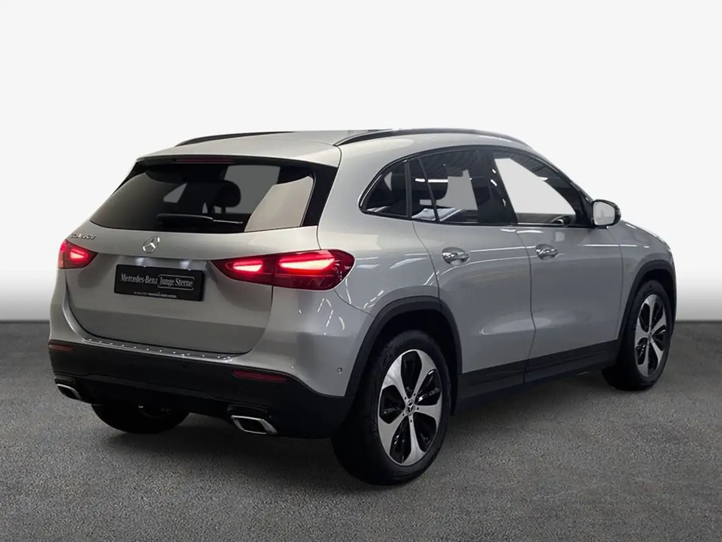 Mercedes-Benz GLA 180 GLA Silber - 2