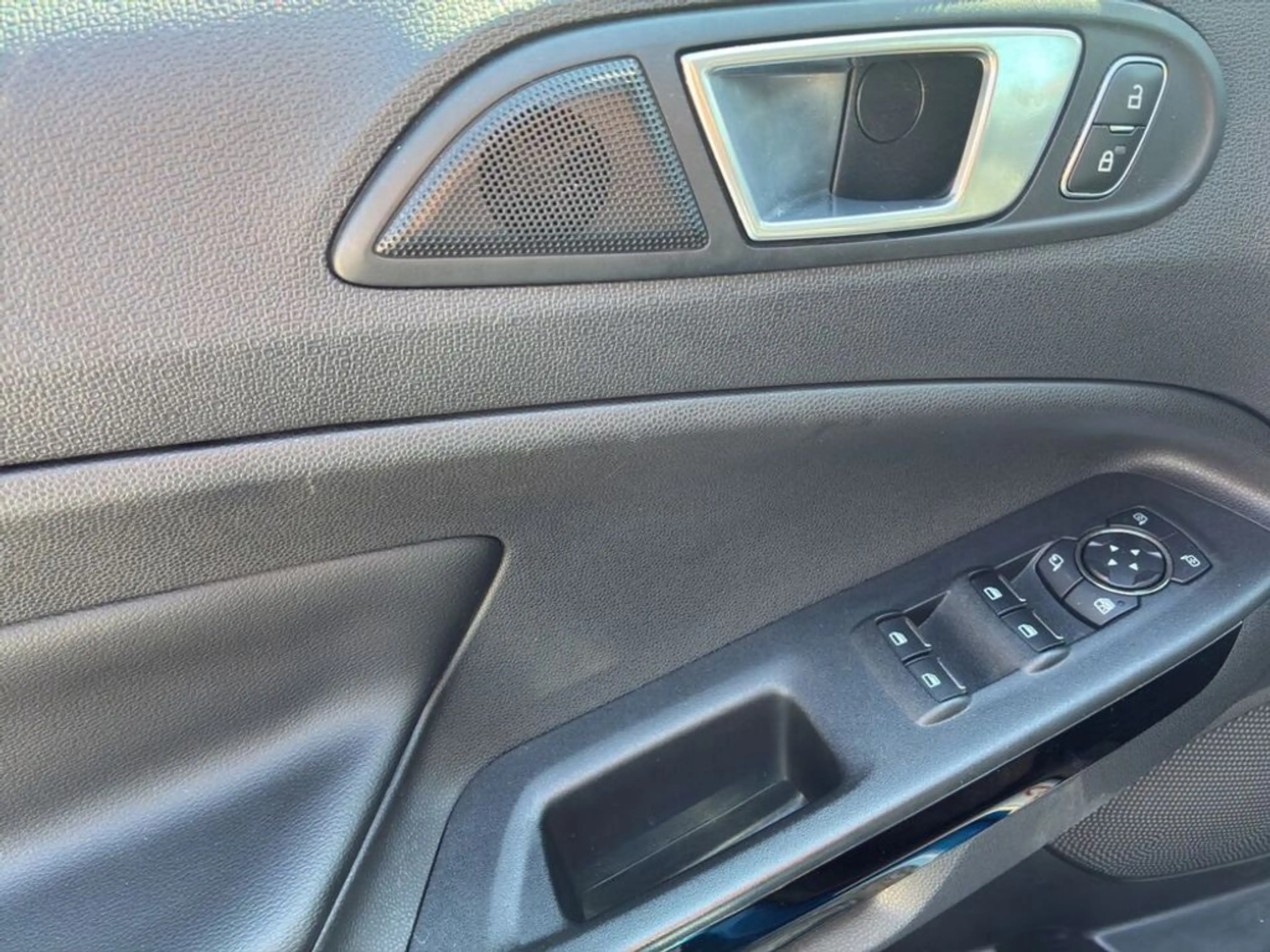 Ford EcoSport ST-Line — photo 11