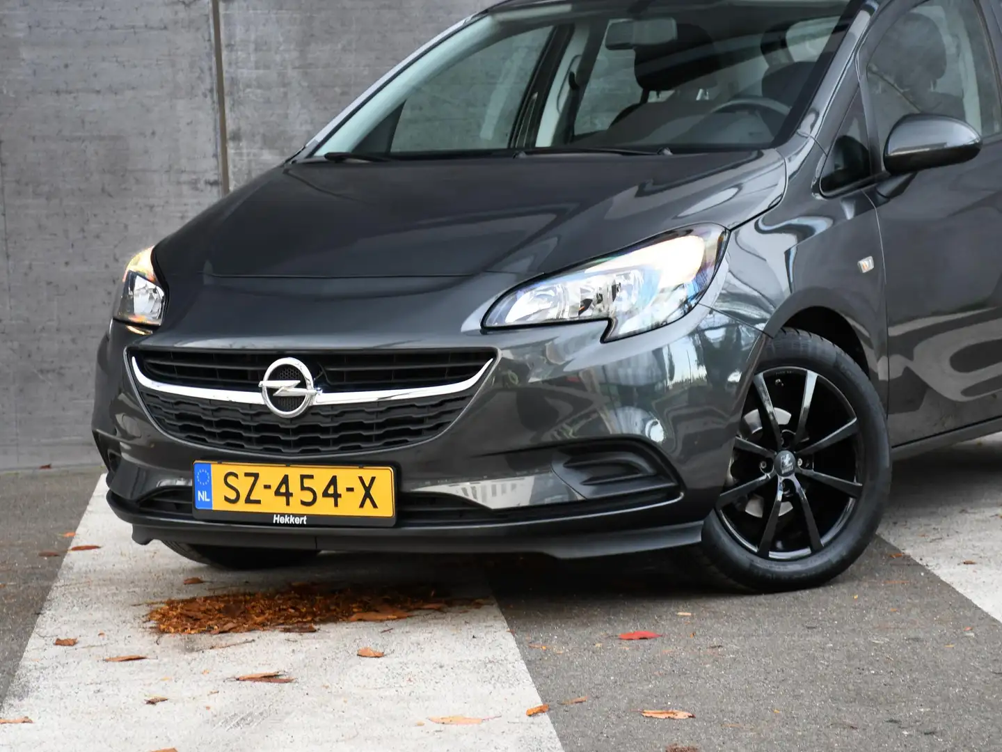 Opel Corsa Favourite 1.4 90pk CRUISE.C | RADIO | 16''LM | AIR Grijs - 2