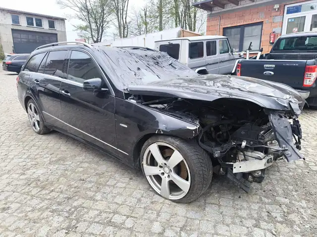 Mercedes-Benz E 300 E 300 CDI BlueEfficiency  3.0 CDI Unfallschaden