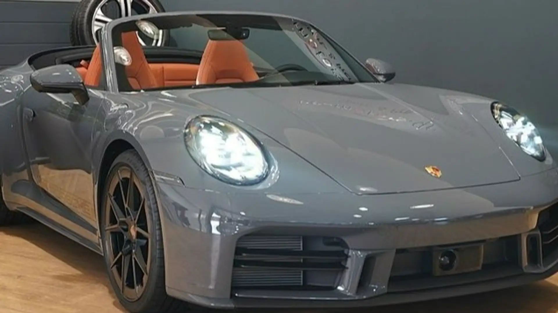 Porsche 911 Carrera Cabriolet Gris - 1