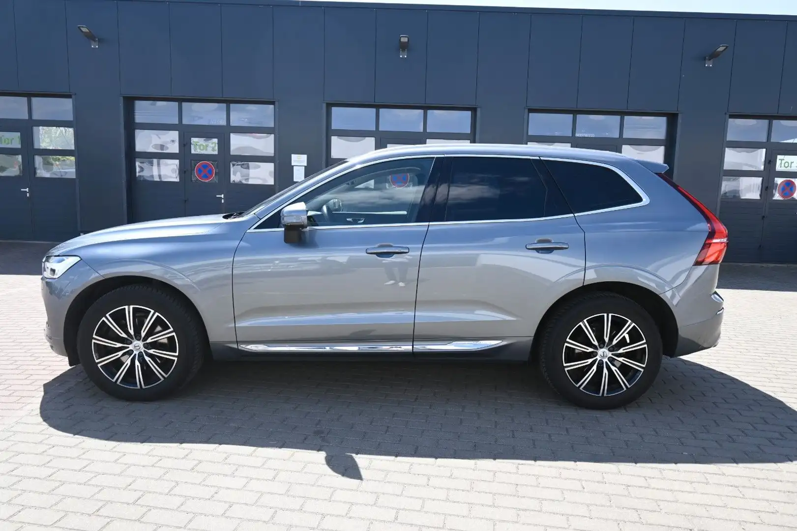 Volvo XC60 B5 D AWD Inscription*RFK*H&K*STDHZG*ACC*AHK Grau - 2