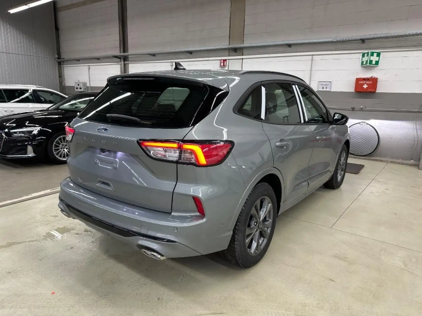 Ford Kuga ST-Line Winterpaket AHK Kamera ACC LED Navi Silber - 2