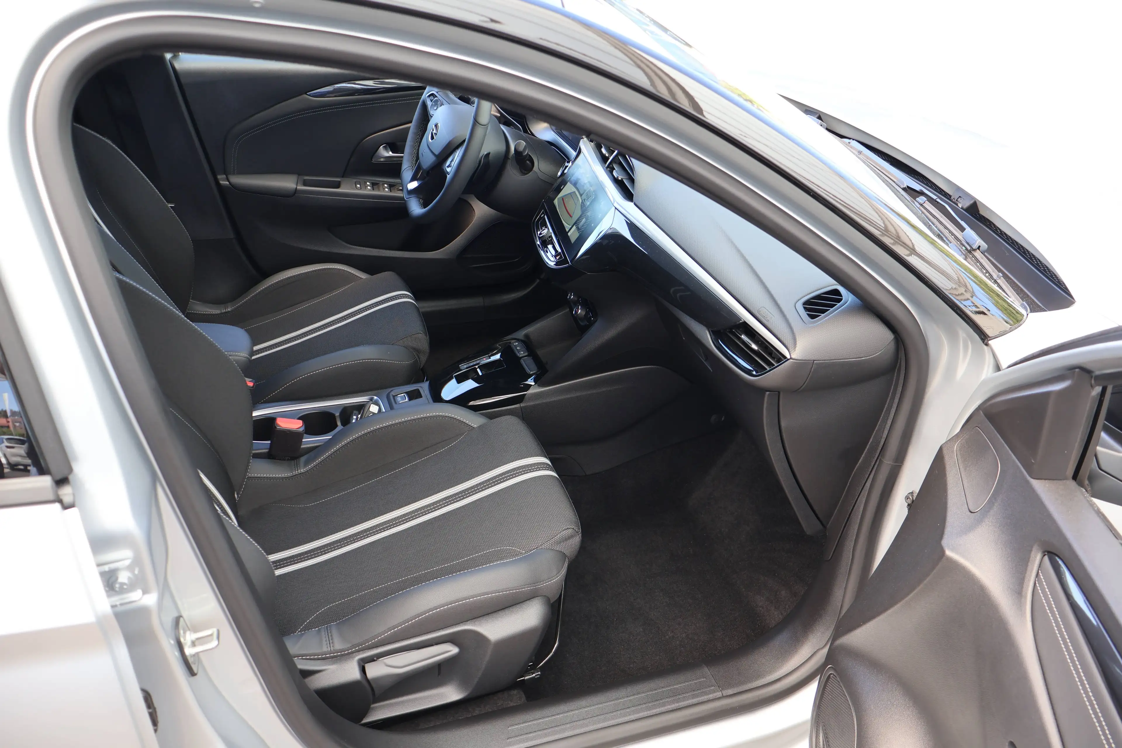 Opel Corsa 1.2 Turbo AT8 GS+ACC+Matrix-LED+ — photo 11