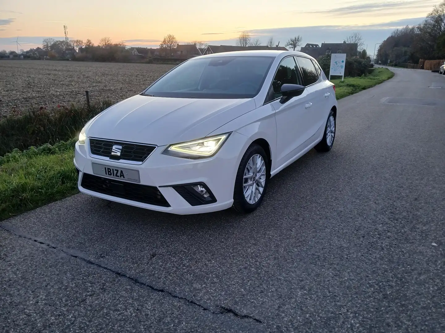 SEAT Ibiza 1.0 TSI (110PK) DSG-7 FR Blanc - 2