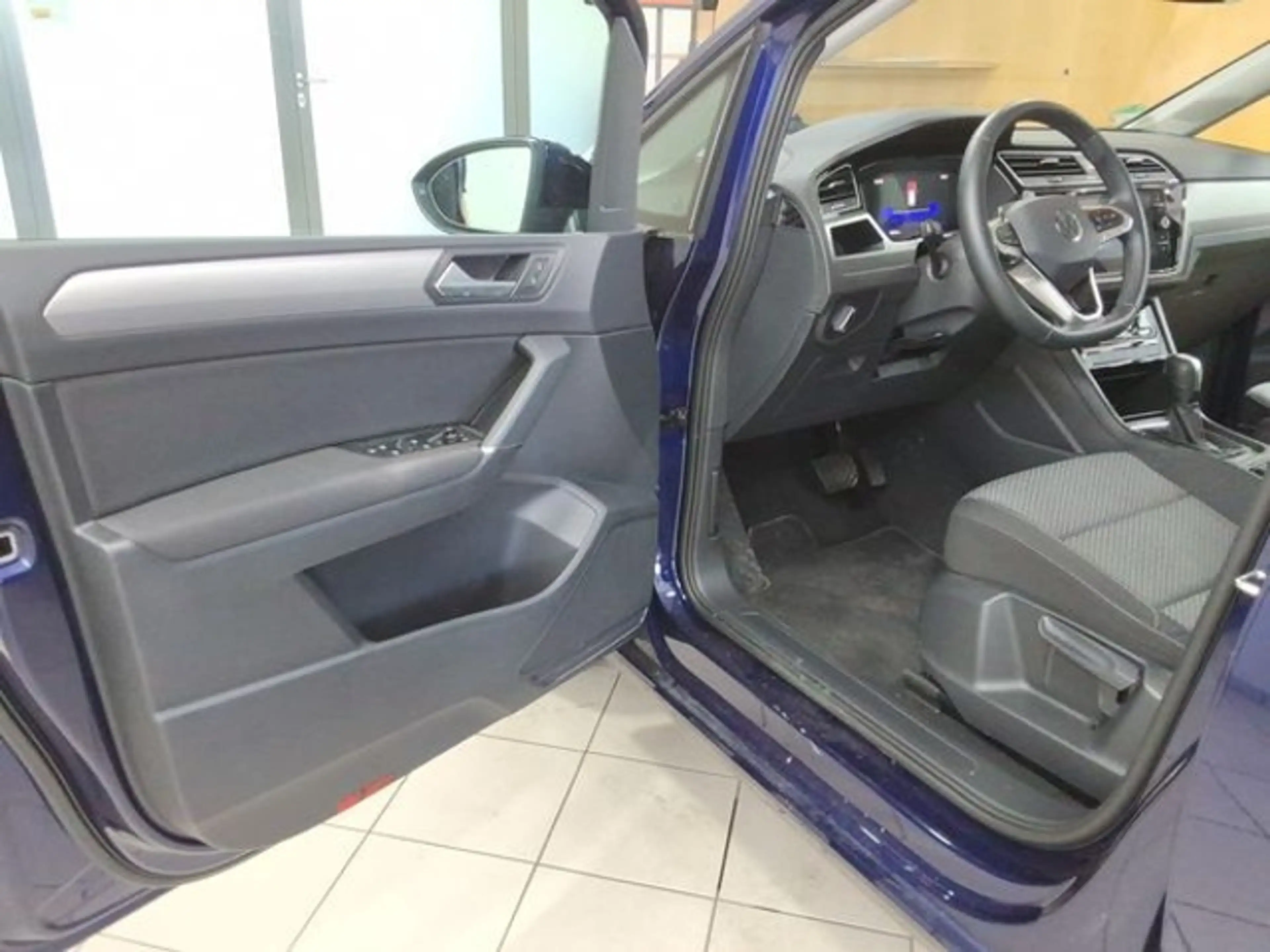 Volkswagen Touran 1.5 TSI DSG Comfortline 7-SITZE+AHK+SHZ — photo 4