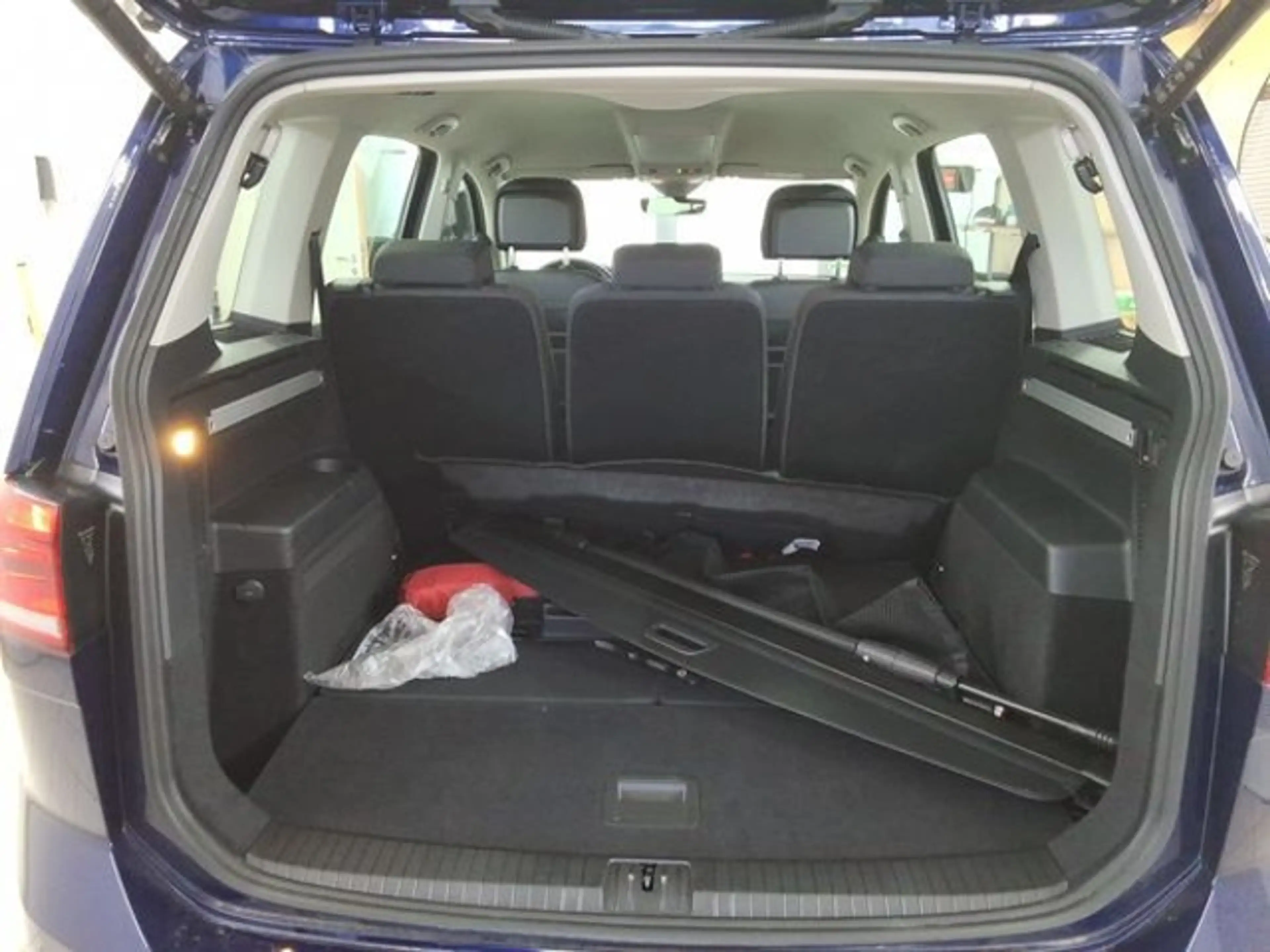 Volkswagen Touran 1.5 TSI DSG Comfortline 7-SITZE+AHK+SHZ — photo 6