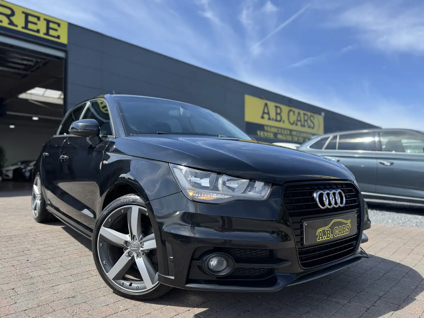 Audi A1 Sportback 1.6 TDi  S line *GARANTIE 12MOIS* Noir - 1