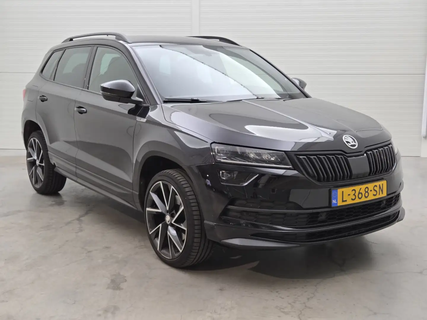 Skoda Karoq 1.5 TSI ACT Sportline Business | Functie pakket | Zwart - 2