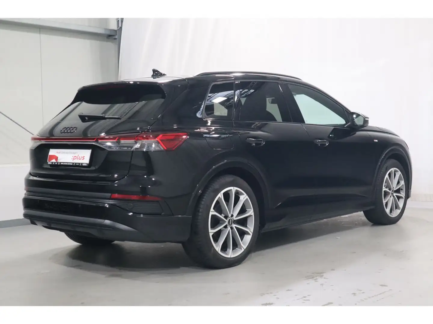 Audi Q4 e-tron 40 S line*Matrix*PDC*R-Kamera * Schwarz - 2