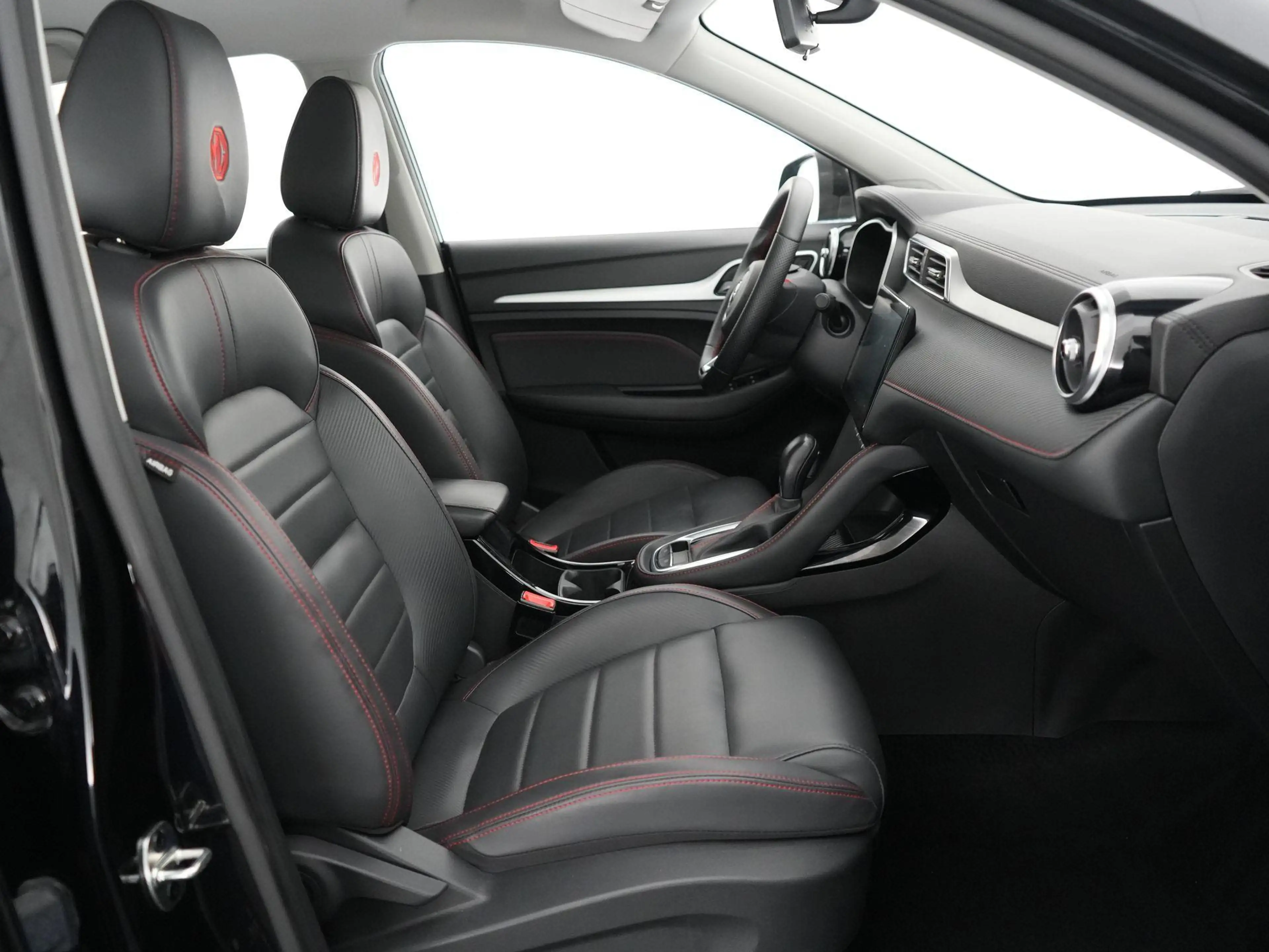 MG ZS 1.0 T-GDi AT LUXURY — photo 12
