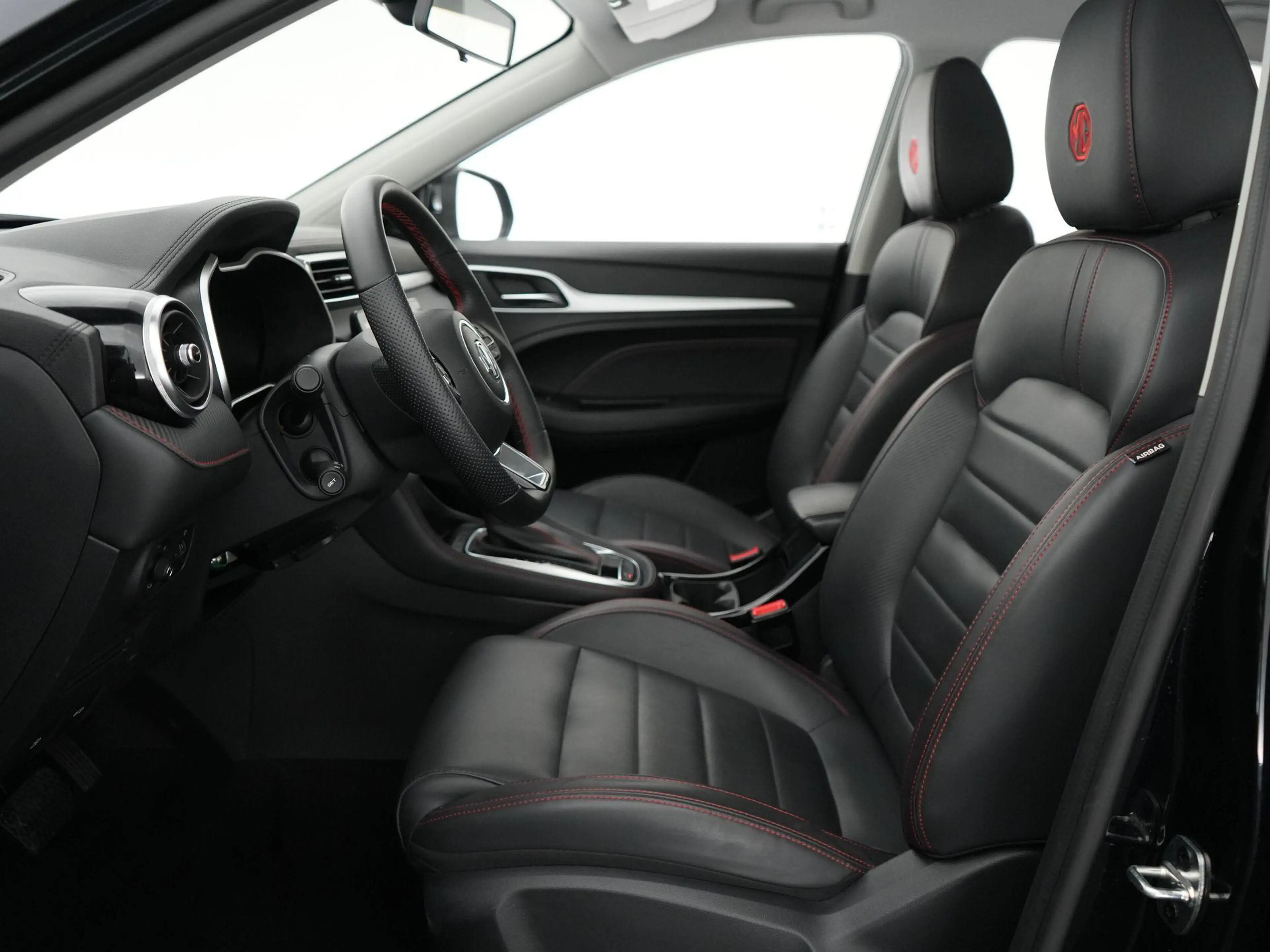 MG ZS 1.0 T-GDi AT LUXURY — photo 11