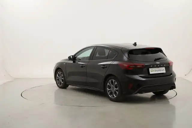 Ford Focus view 3