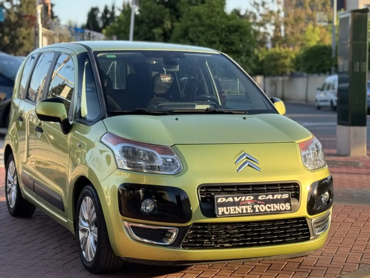 Citroen C3 Picasso 1.6HDi SX 110 FAP Grün - 1
