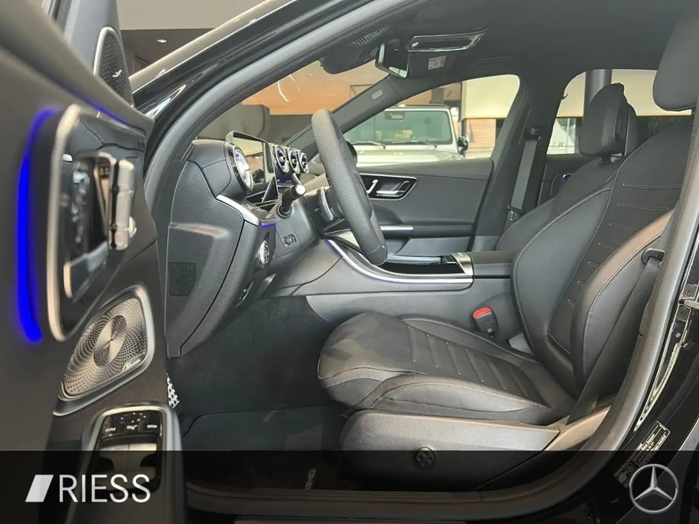 Mercedes-Benz C 300 4M AMG+PANO+AHK+HUD+DISTR+DIGI LIGHT+KEYL+ Schwarz - 2