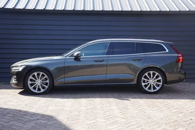 Volvo V60 view 3
