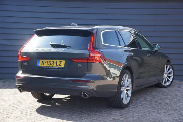 Volvo V60 view 2