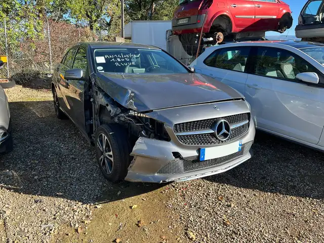 Mercedes-Benz 180 Classe A 180d CDi 109 7G-DCT Business Edition / EV684
