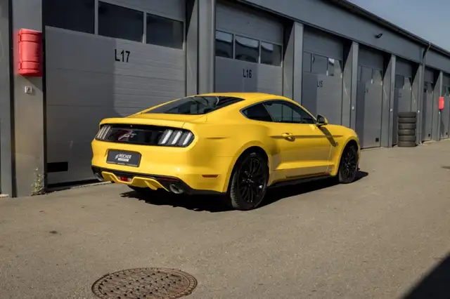 Ford Mustang view 6