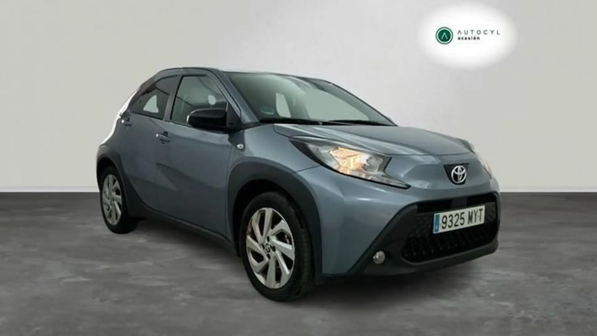 Toyota 1.0 VVT-I 72CV Play Gris - 1