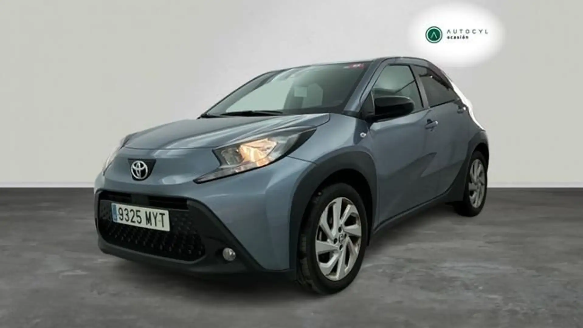 Toyota 1.0 VVT-I 72CV Play Gris - 2
