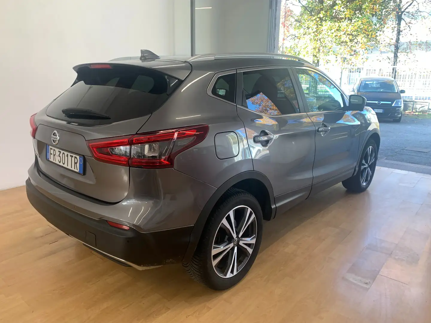 Nissan Qashqai 1.2 dig-t Tekna 115cv Gris - 2