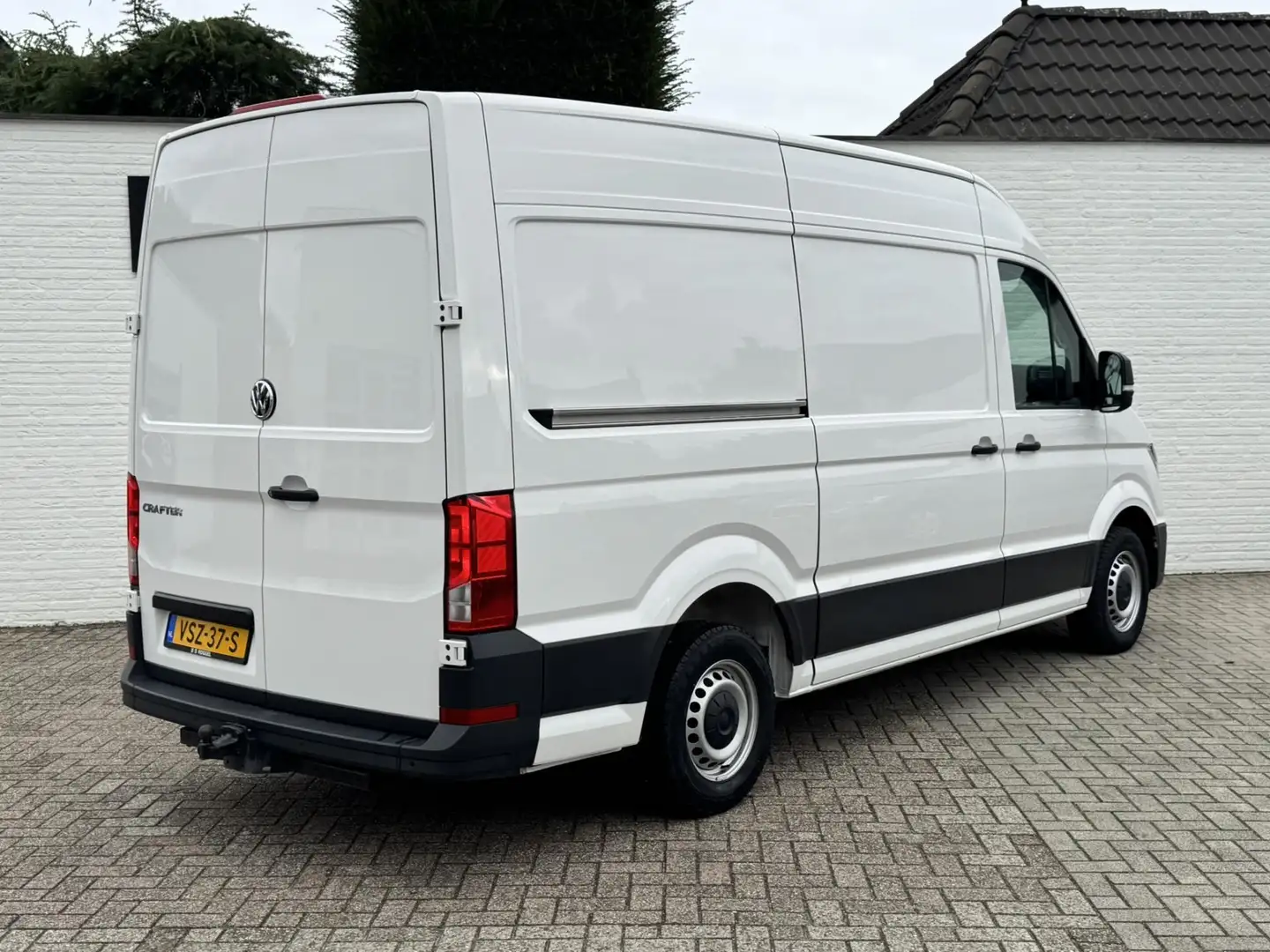 Volkswagen Crafter 30 2.0 TDI L3H3 Highline Carplay DAB Cruise Verwar Wit - 2