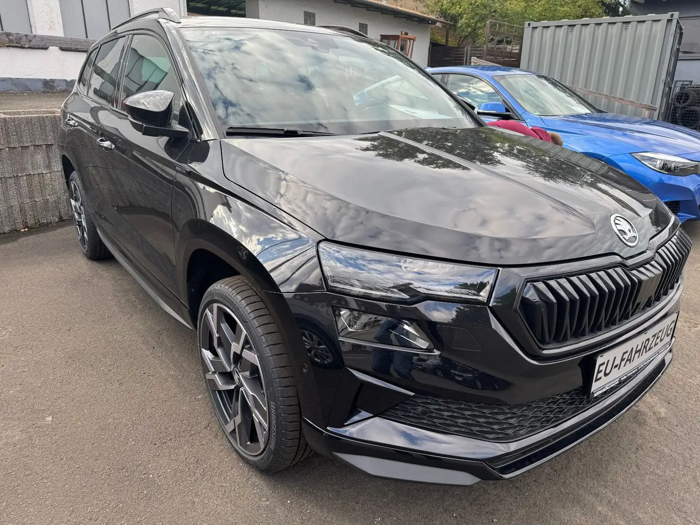 Skoda Karoq Sportline Schwarz - 2