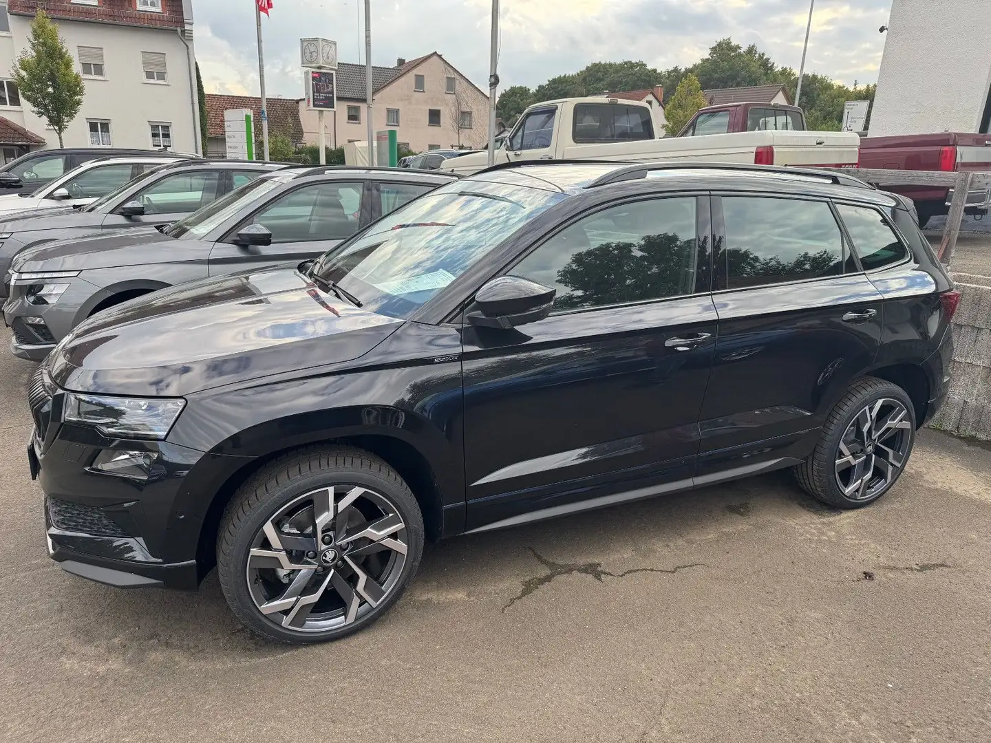 Skoda Karoq Sportline Schwarz - 1