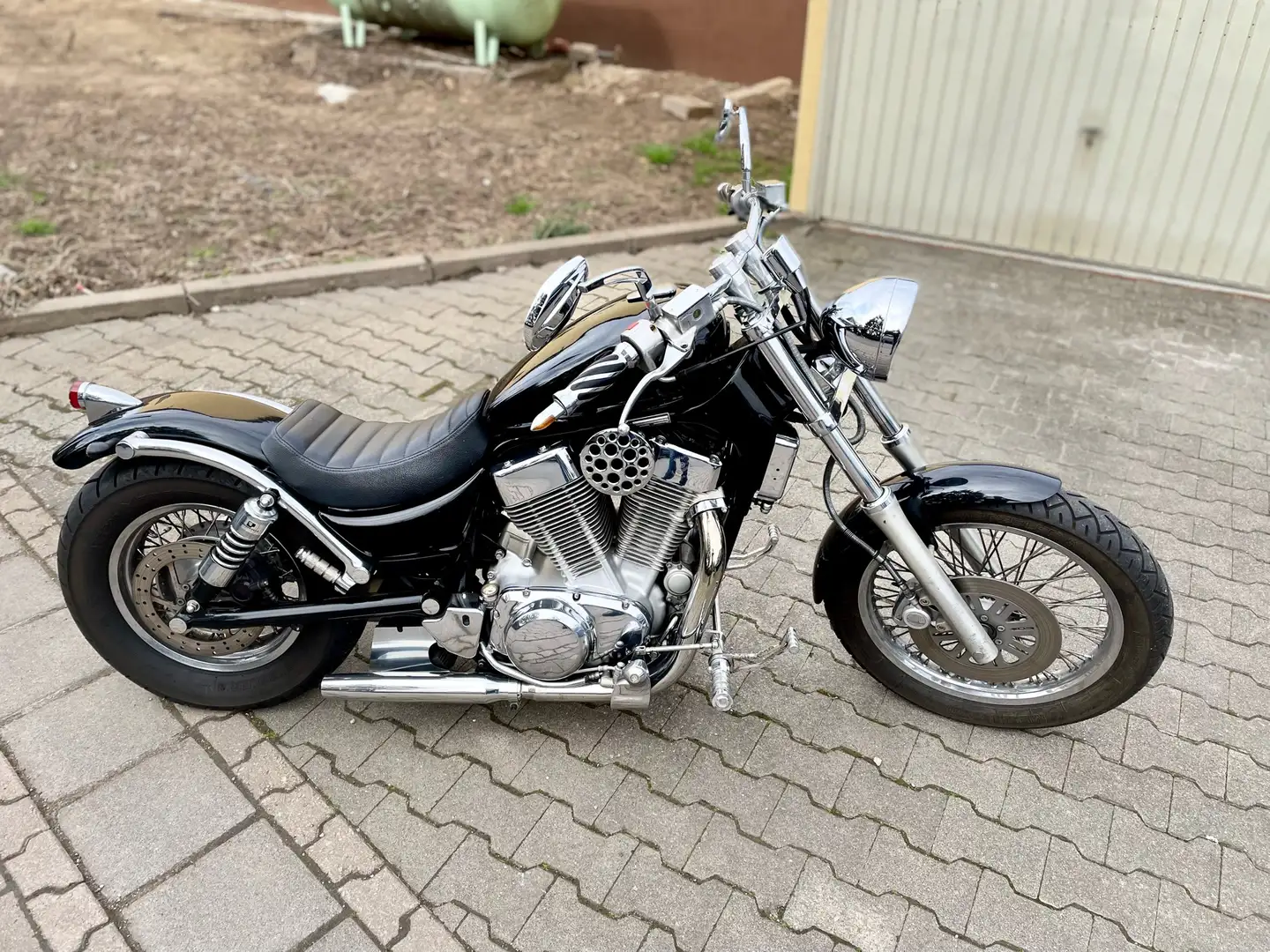 Suzuki Intruder C Custom Schwarz - 2