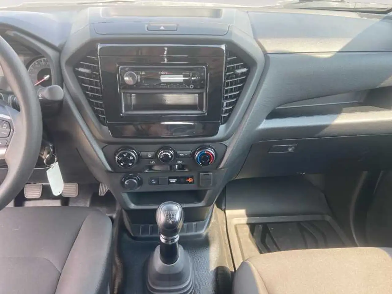 Isuzu D-Max 2022 — фото 11