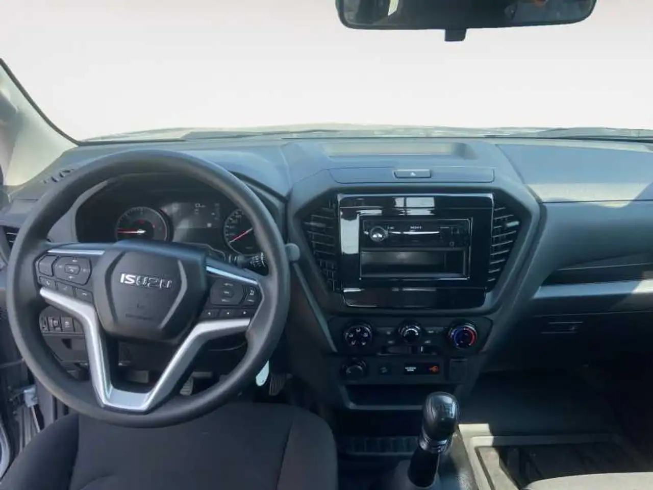 Isuzu D-Max 2022 — фото 10