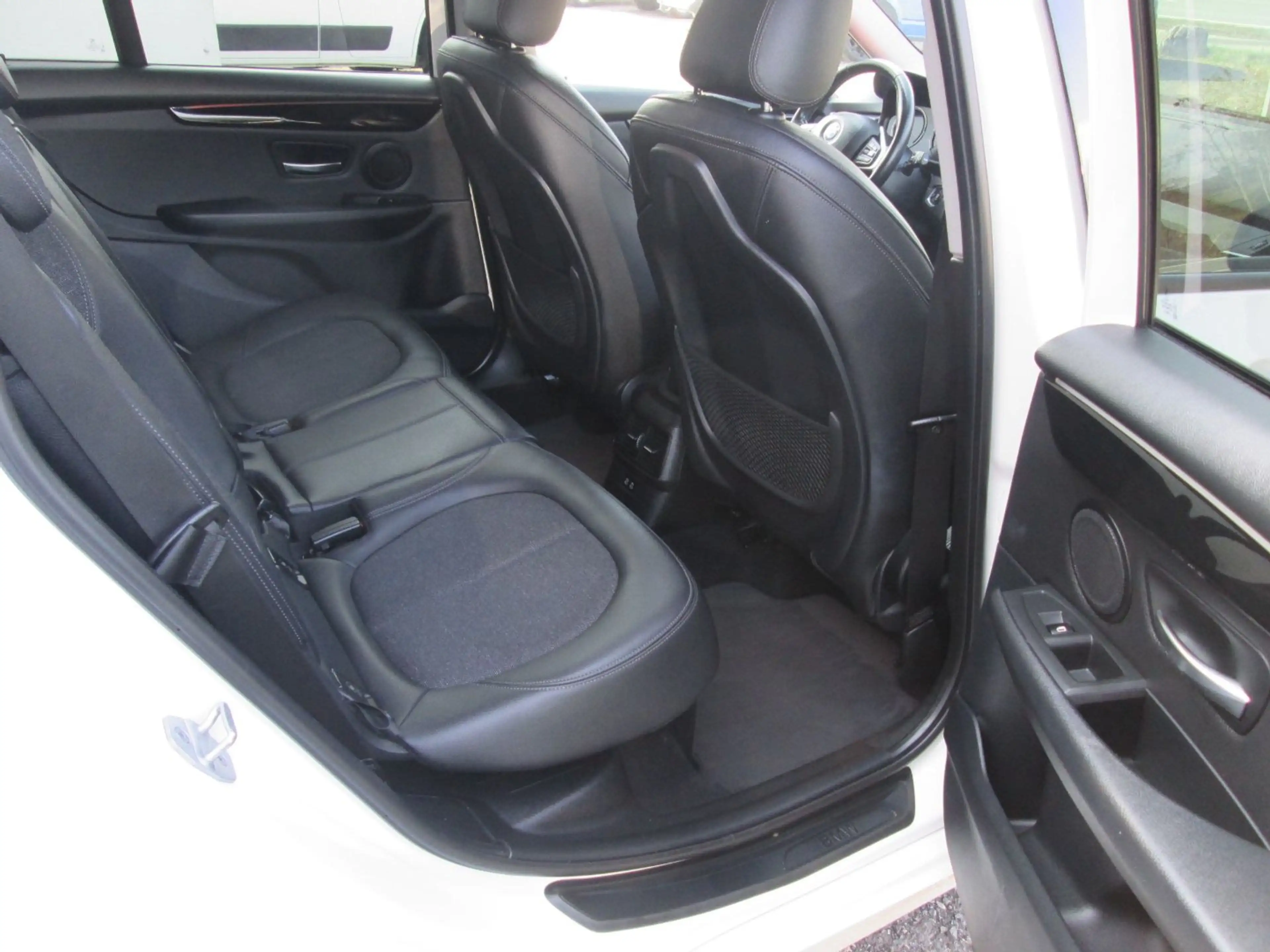 BMW 218 Gran Tourer - 218d Sport Line — photo 8