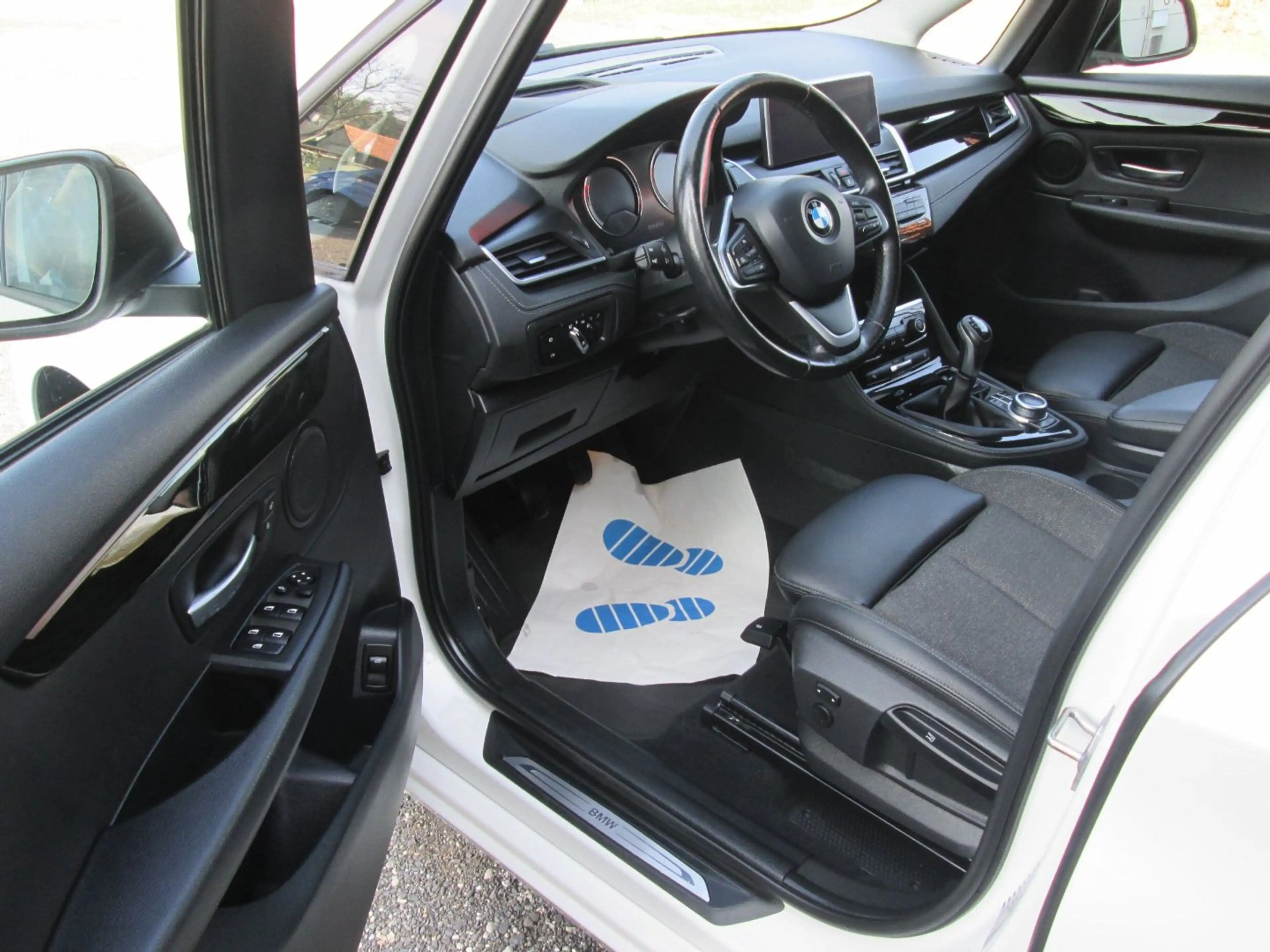 BMW 218 Gran Tourer - 218d Sport Line — photo 13