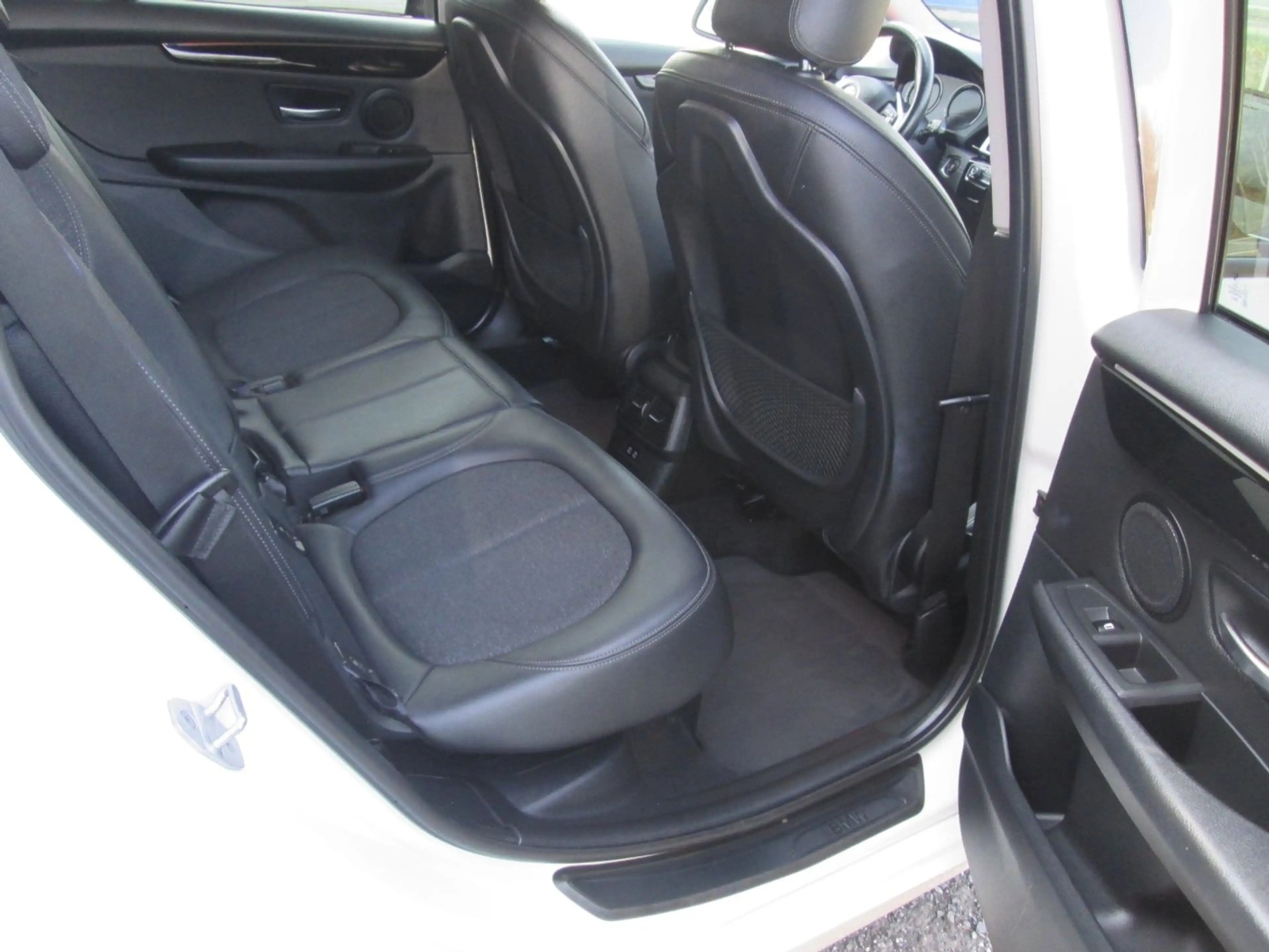 BMW 218 Gran Tourer - 218d Sport Line — photo 9