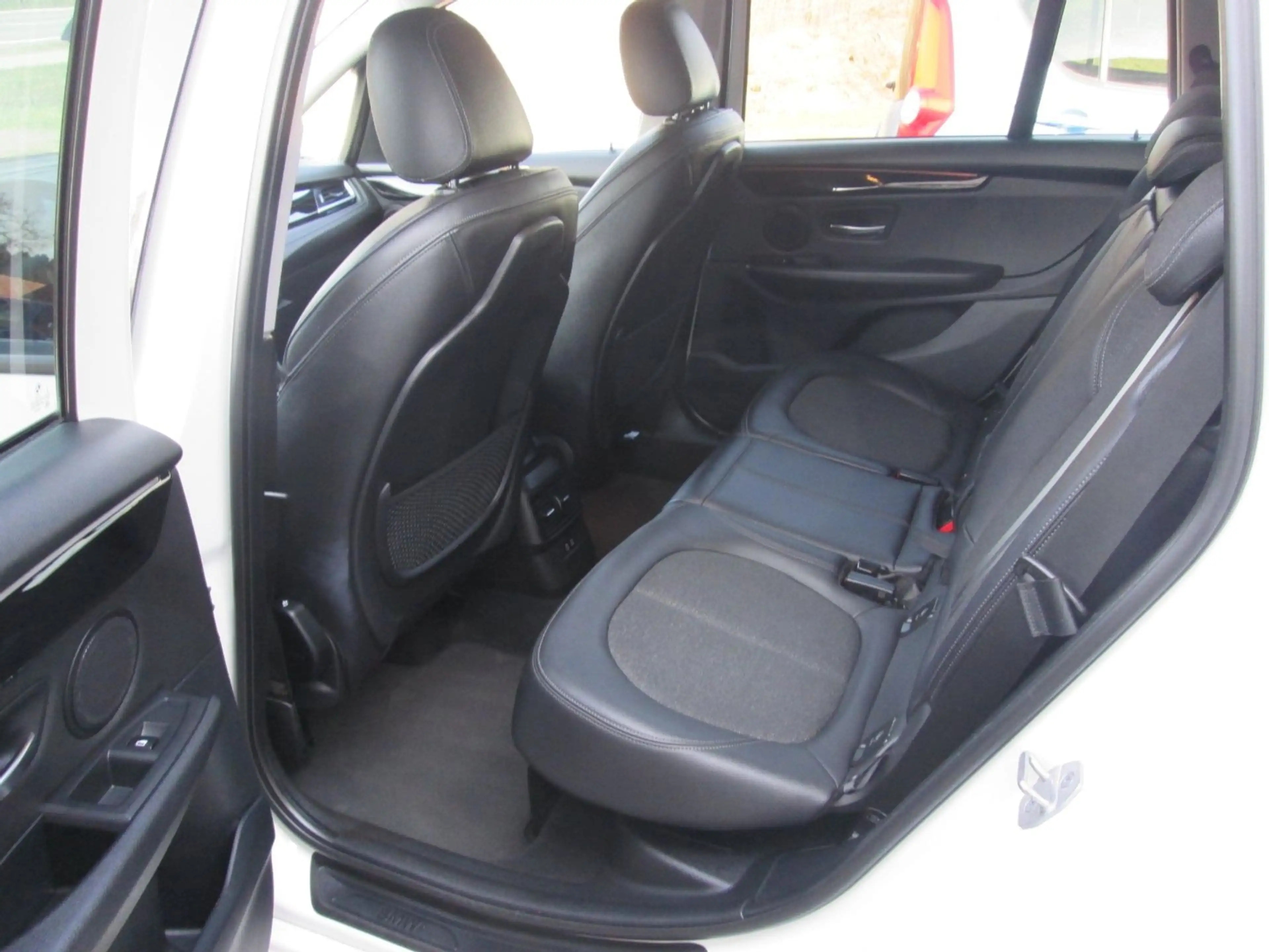 BMW 218 Gran Tourer - 218d Sport Line — photo 12