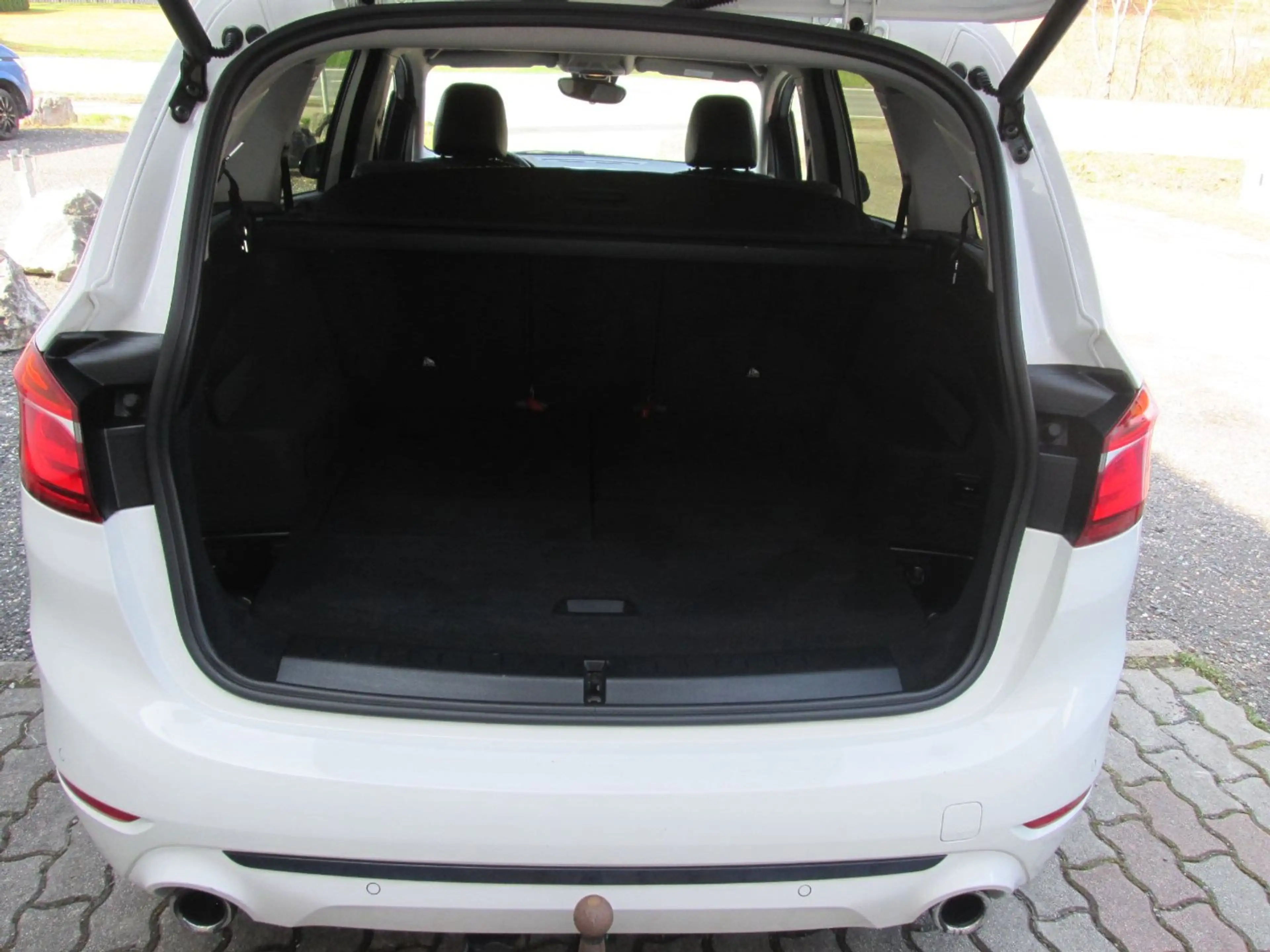 BMW 218 Gran Tourer - 218d Sport Line — photo 10