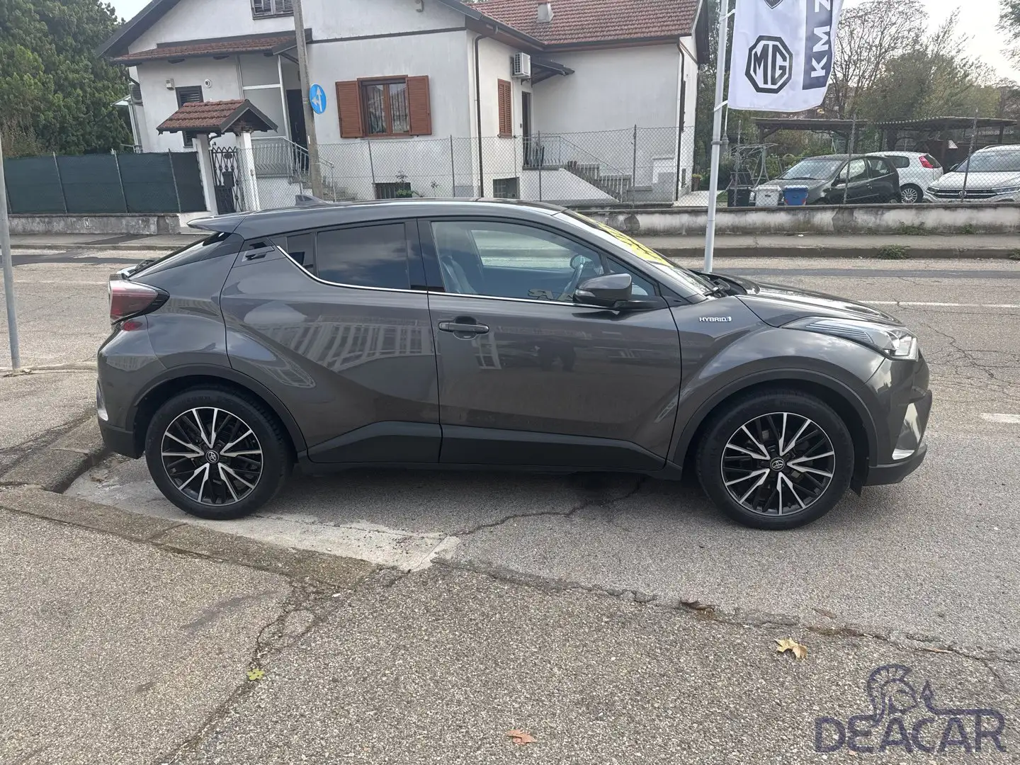 Toyota C-HR C-HR 1.8 Hybrid E-CVT Lounge Grijs - 2