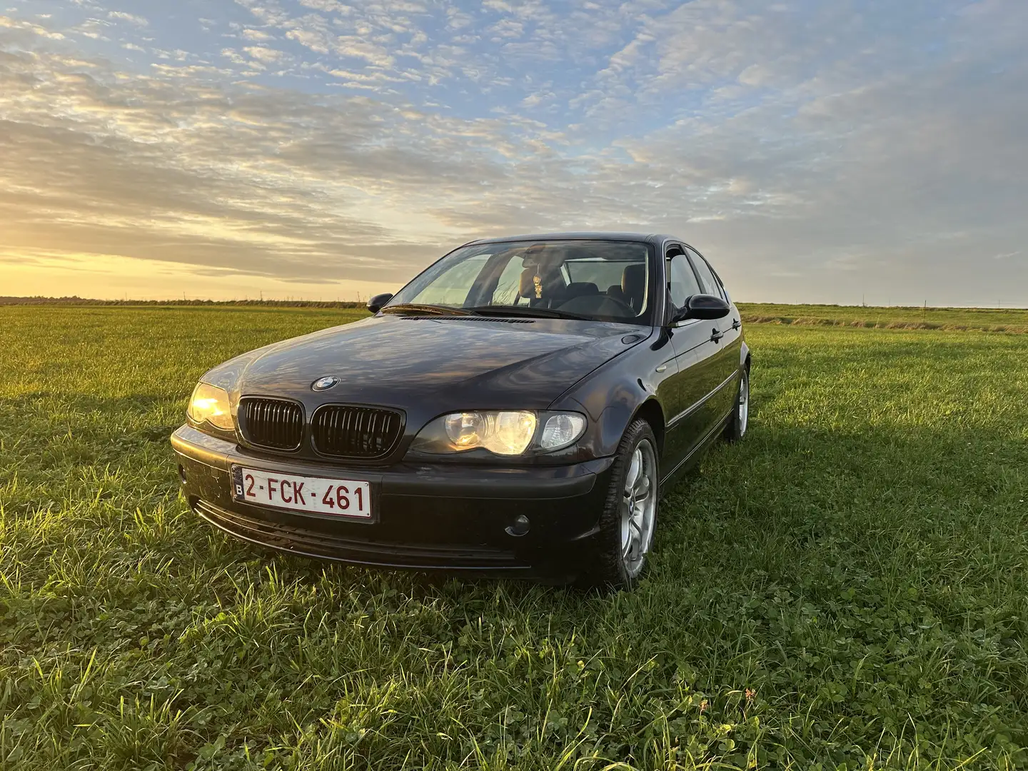 BMW 323 320i - 1