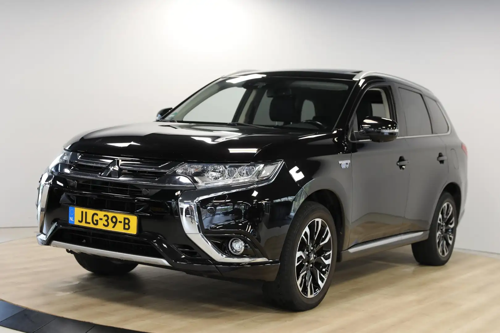 Mitsubishi Outlander 2.0 PHEV instyle+ | Schuif- opendak | Leer | Cruis Noir - 1