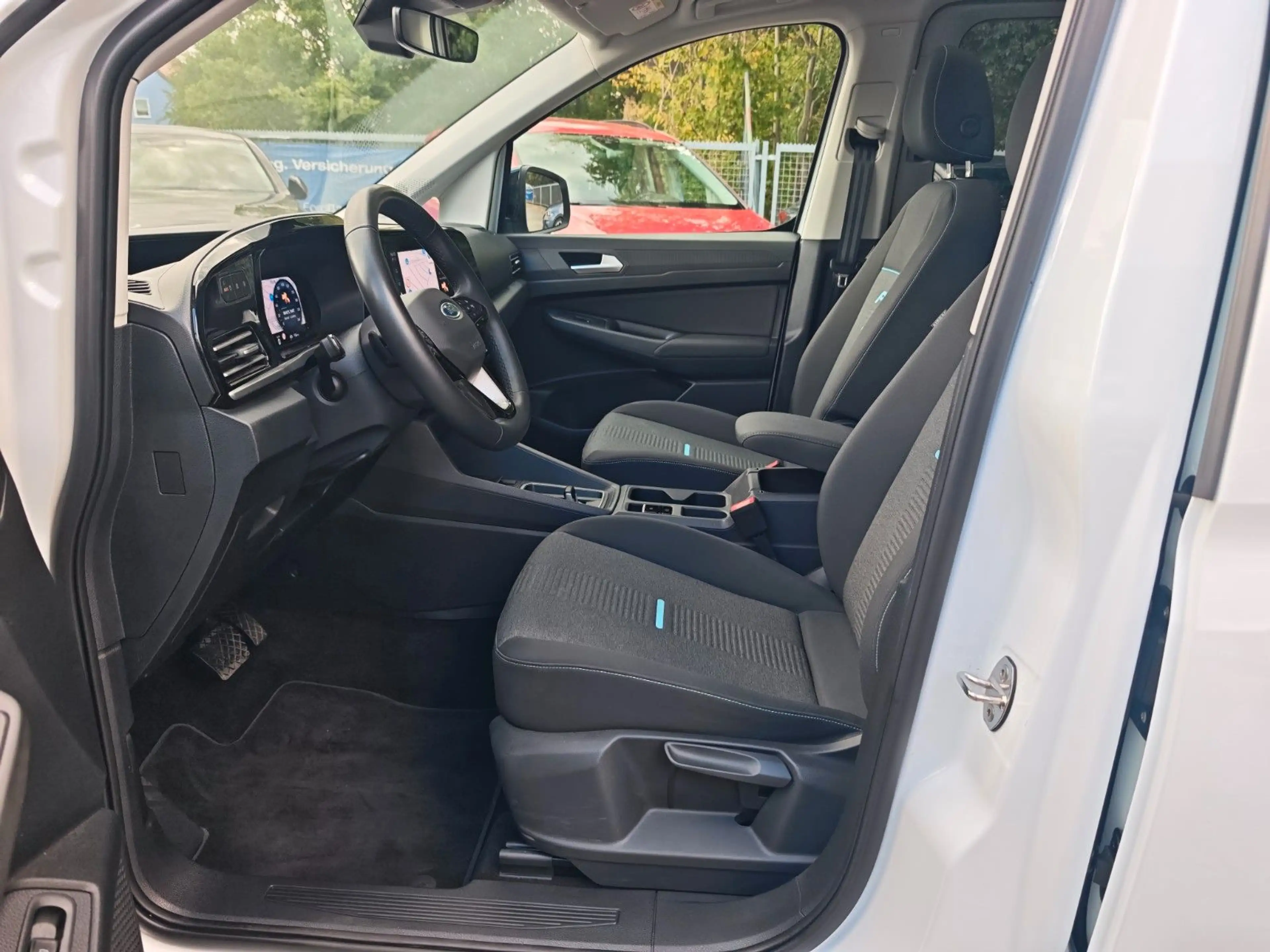 Ford Grand Tourneo Connect PHEV Active — photo 8