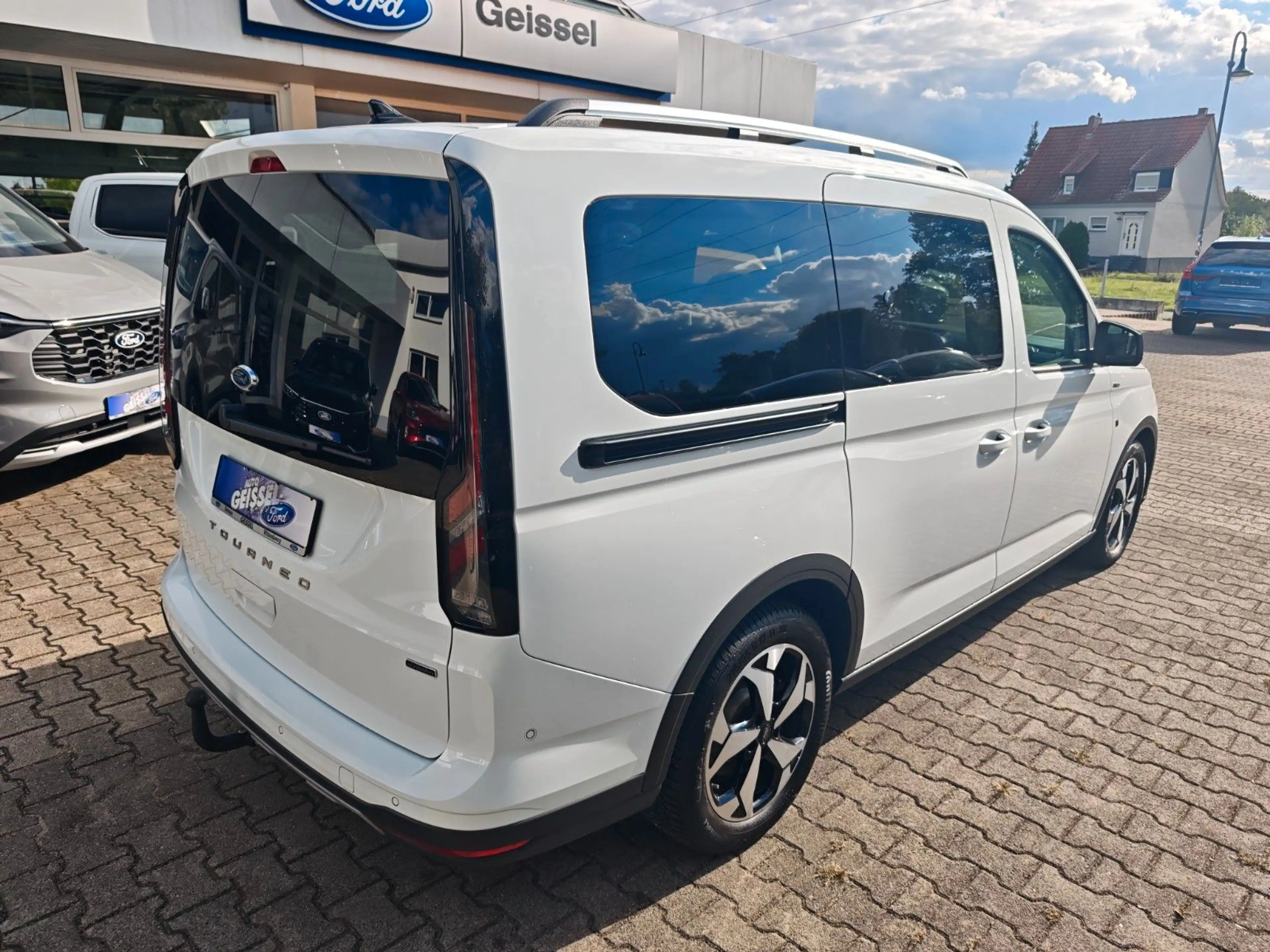 Ford Grand Tourneo Connect PHEV Active — photo 3