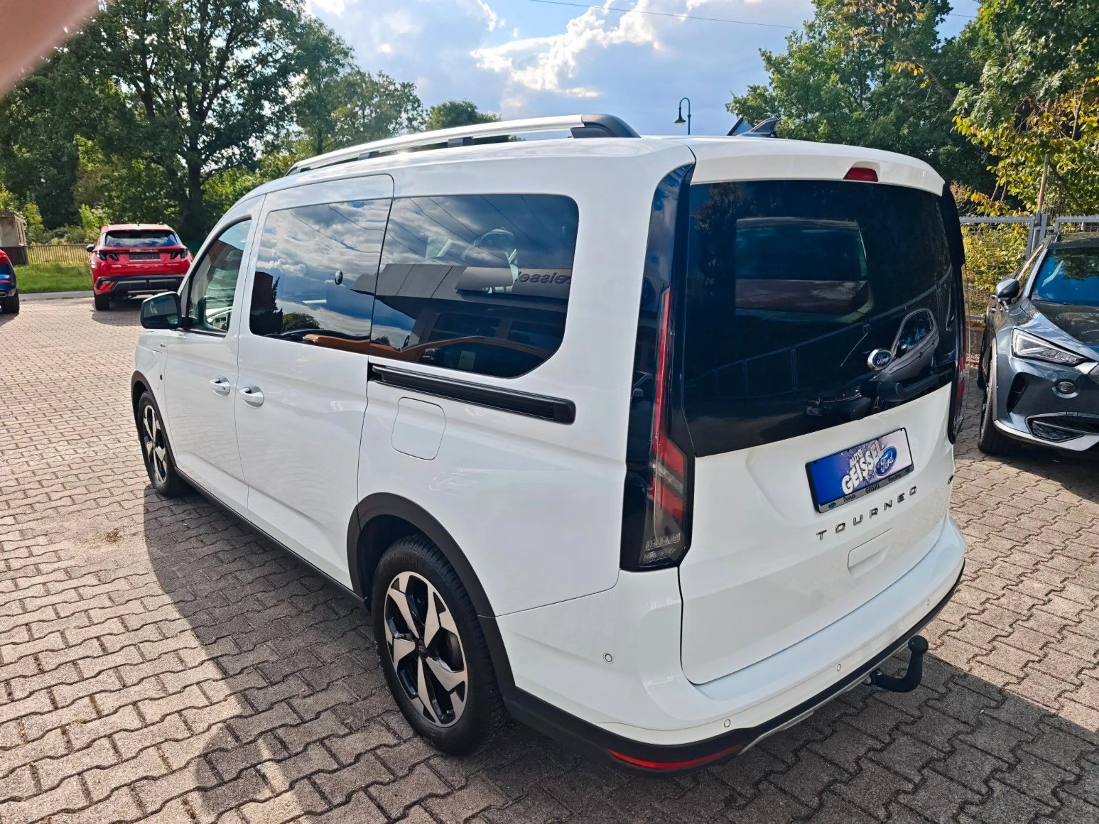 Ford Grand Tourneo Connect PHEV Active — photo 4