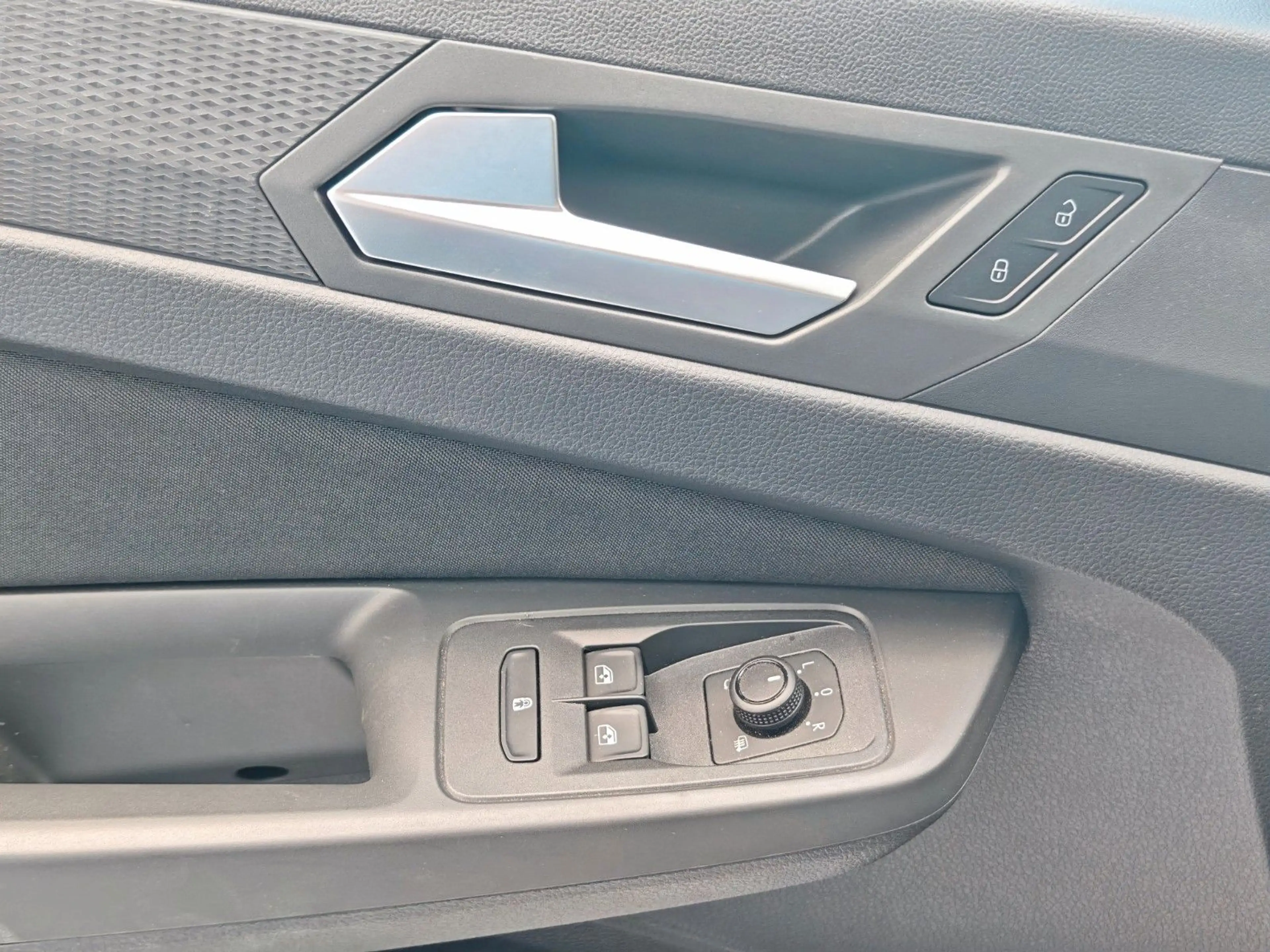 Ford Grand Tourneo Connect PHEV Active — photo 10